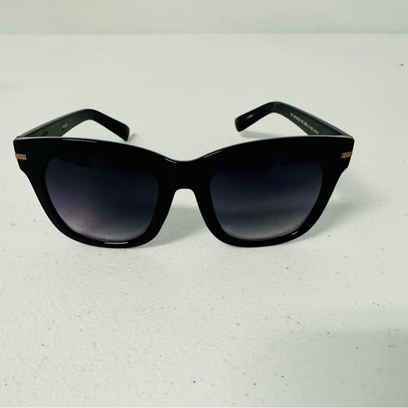 REDUCED. Lot of TWO PAIR SUNGLASSES Franco Sarto and generic shape. Bargain! - Picture 9 of 14